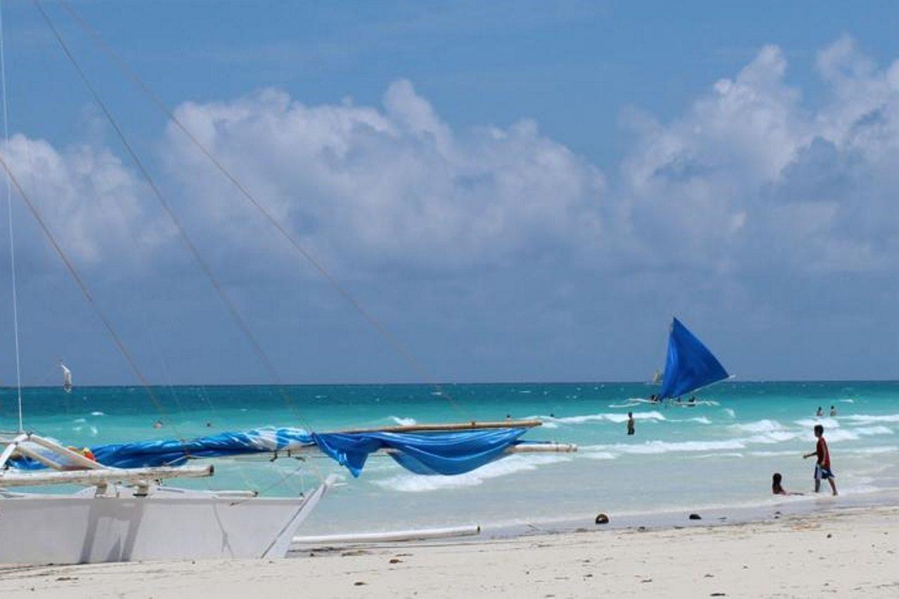 Seabird International Resort Balabag  Bagian luar foto