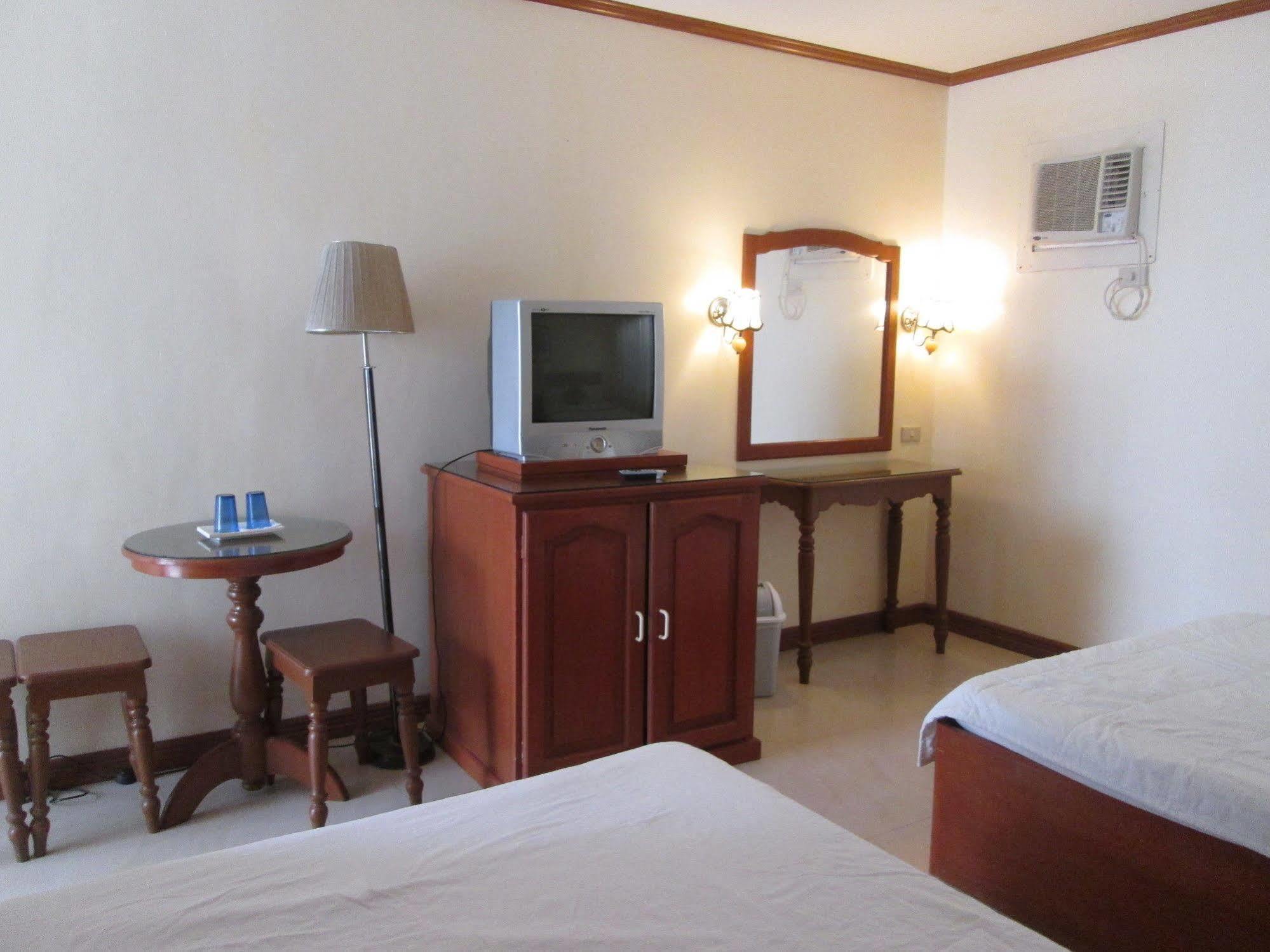 Seabird International Resort Balabag  Bagian luar foto