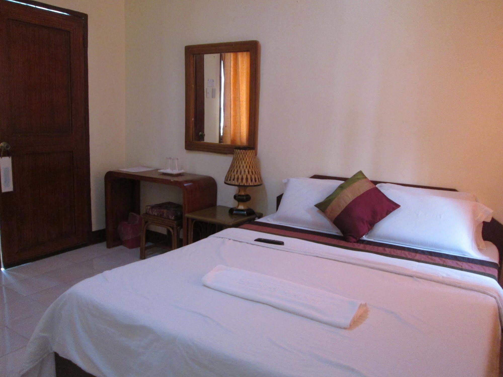Seabird International Resort Balabag  Bagian luar foto