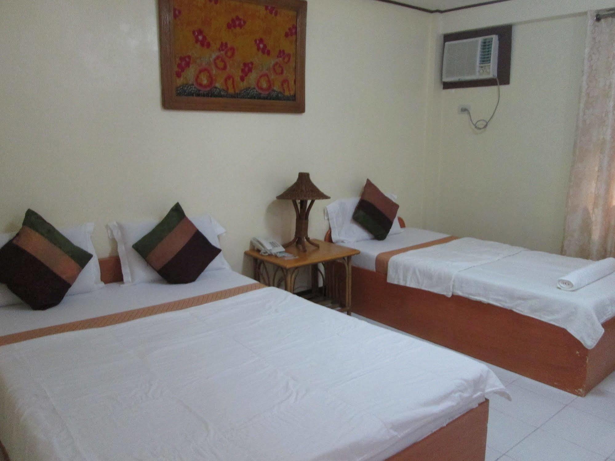 Seabird International Resort Balabag  Bagian luar foto