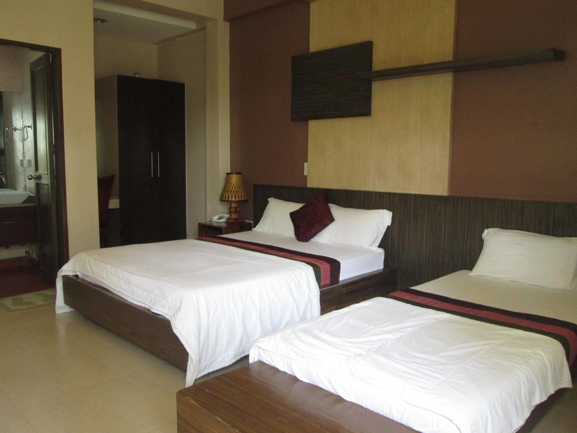 Seabird International Resort Balabag  Bagian luar foto