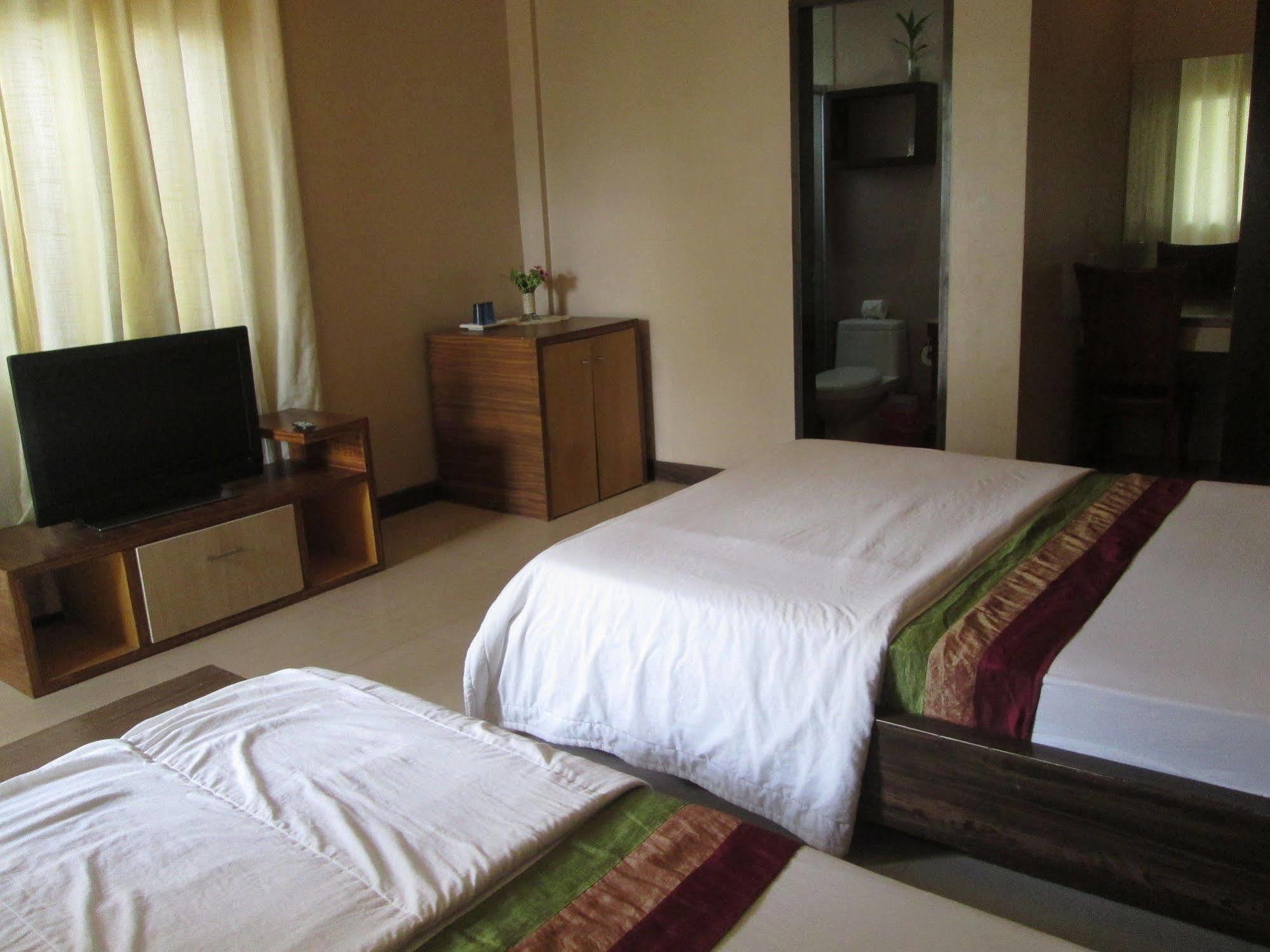 Seabird International Resort Balabag  Bagian luar foto
