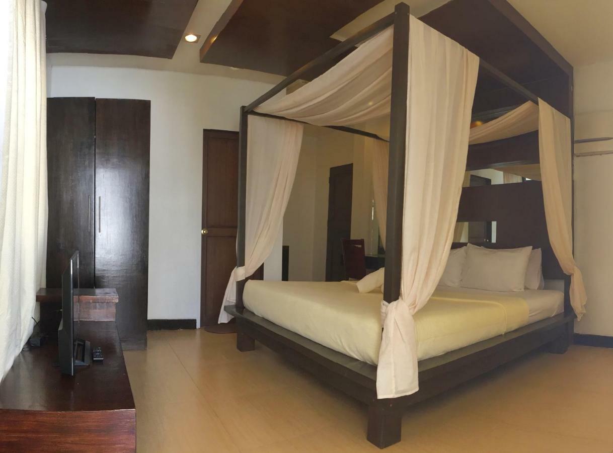Seabird International Resort Balabag  Bagian luar foto